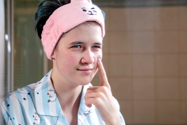 Trądzik chlorowy – Przyczyny, Objawy i Leczenie