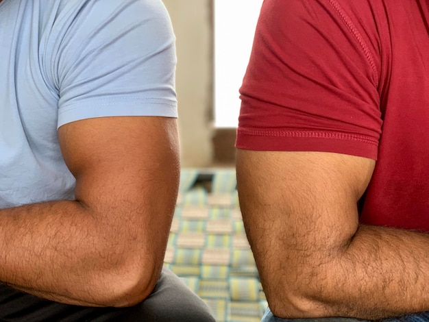 Cellulit u mężczyzn – Przyczyny, objawy i metody redukcji