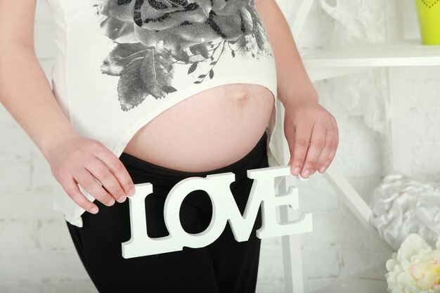 23 tydzień ciąży: Jaki to miesiąc i jak się zmienia ciało?