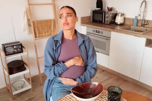 Twardy Brzuch w Ciąży – Przyczyny, Objawy i Radzenie Sobie