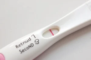 Zarys drugiej kreski na teście ciążowym – Co oznacza?